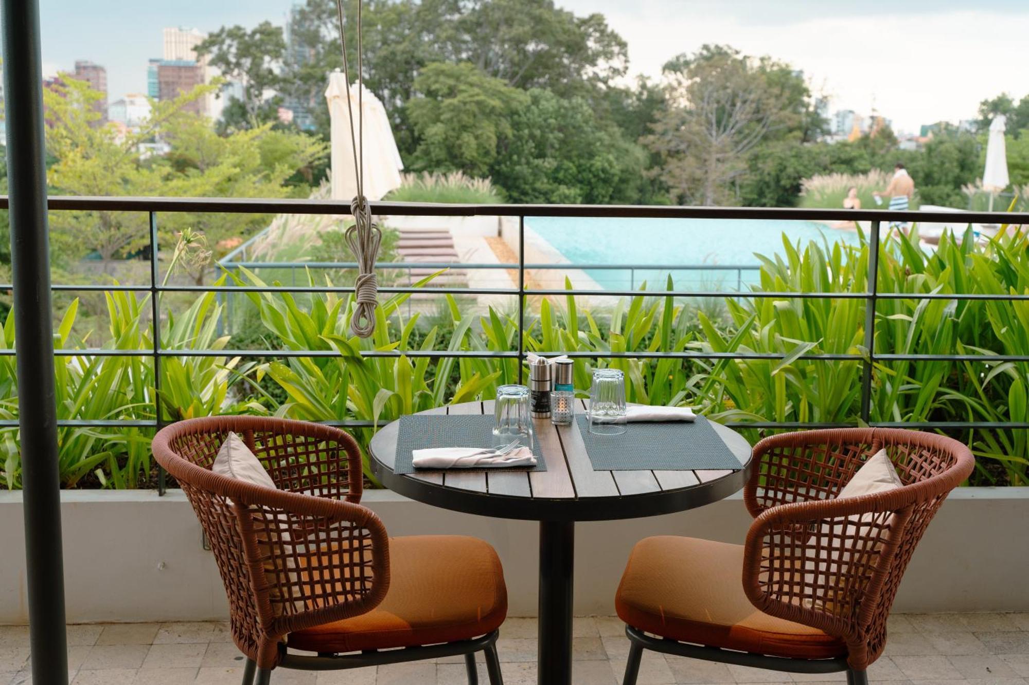 Penh House Hotel Пном Пен Екстериор снимка